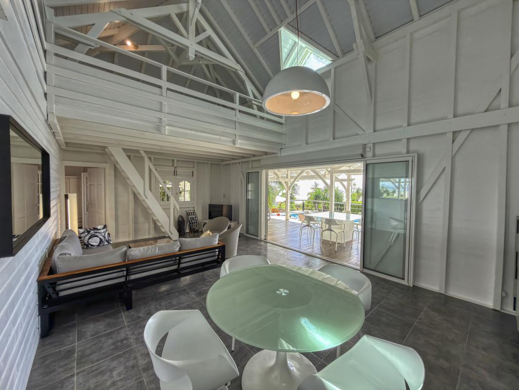 18.Location Villa piscine vue mer Sainte Anne Guadeloupe_Salon vue mer